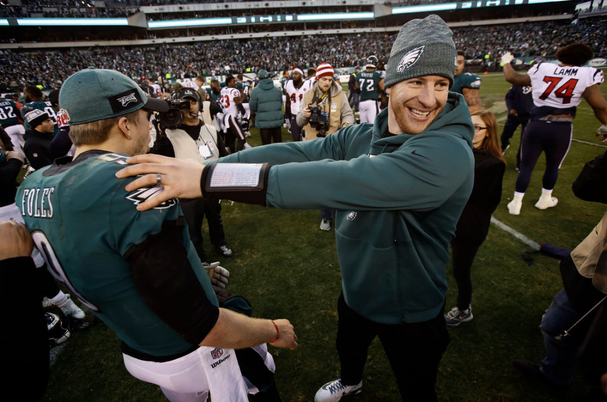 nick-foles-carson-wentz.jpg